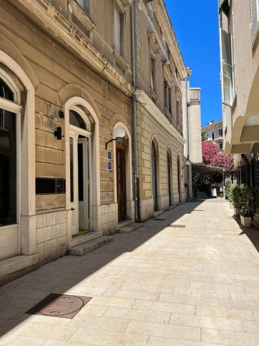 Max's Downtown Oasis Zadar